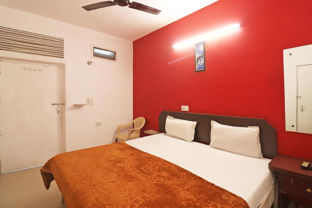 Spot On 48690 Hotel Host 아그라 외부 사진