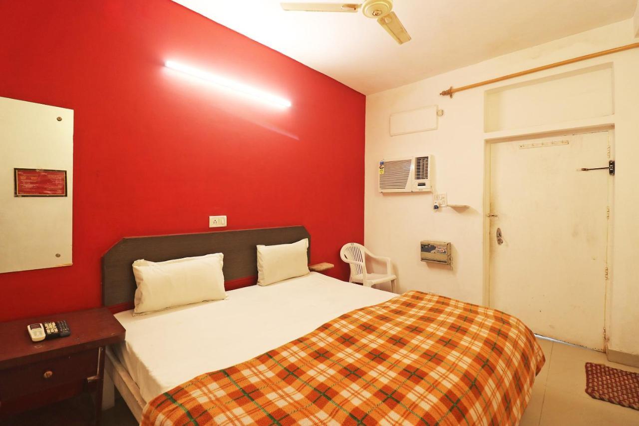 Spot On 48690 Hotel Host 아그라 외부 사진